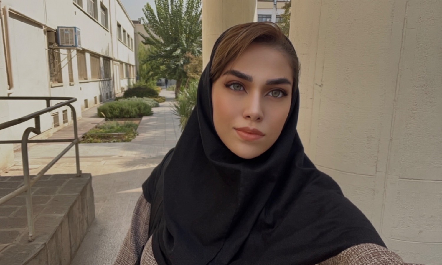 عسل پرویزی